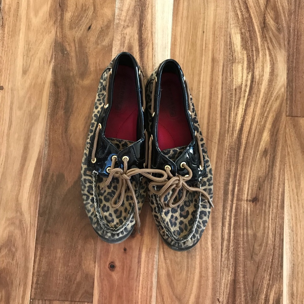sperry size 9 cheetah print